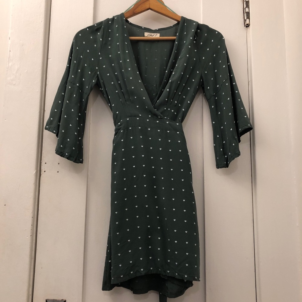 versatile green wrap with tiny white heart pattern size xs or 0